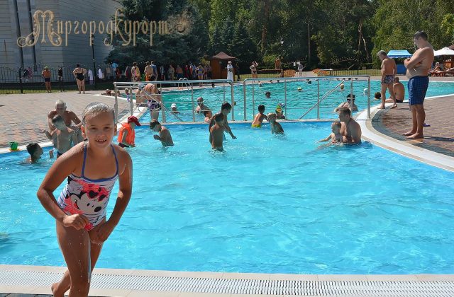 Відкритий басейн курорту