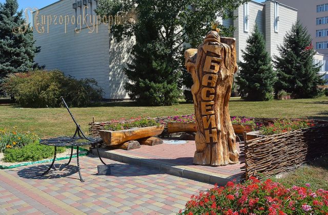 Дерев’яна скульптура в курортному парку