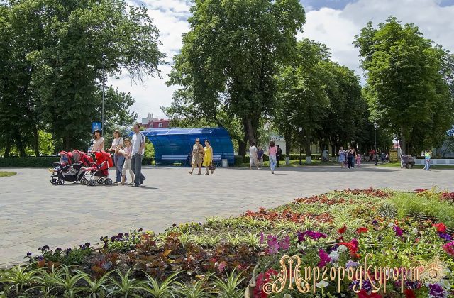 Алея курортного парку