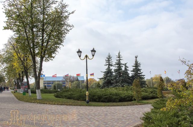 Алея курортного парку