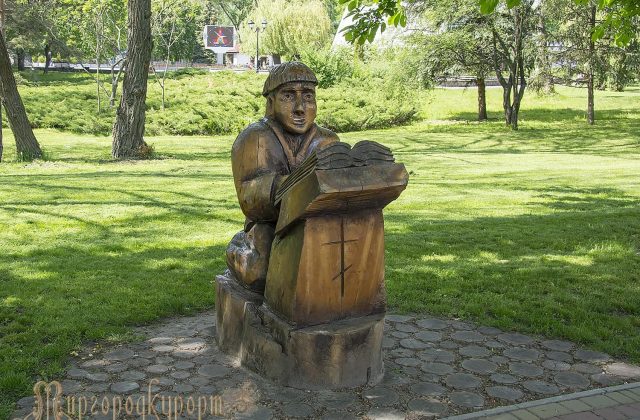 Дерев’яна скульптура в парку