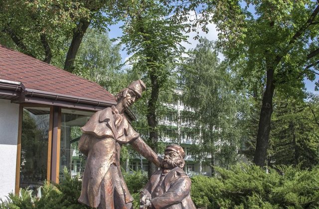 Скульптура в курортному парку