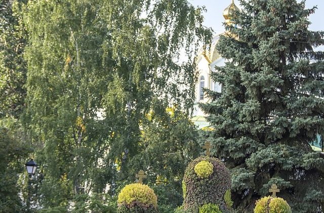 Скульптури в курортному парку