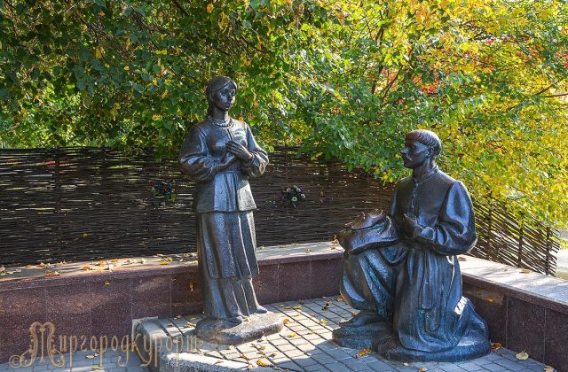 Скульптурна композиція в парку