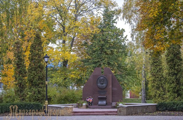 Меморіал у курортному парку