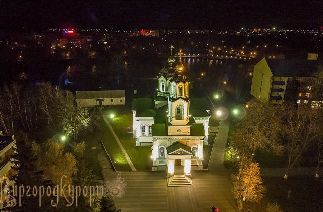 Курорт уночі з висоти