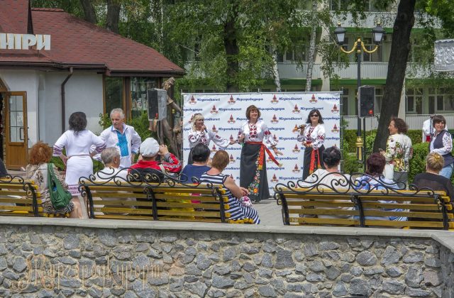 Ярмарок біля Палацу культури