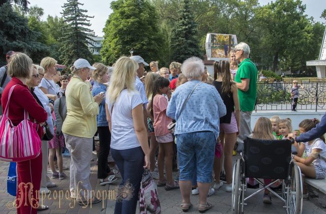 Відпочивальники на святі