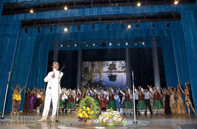 Виступ на сцені Палацу культури