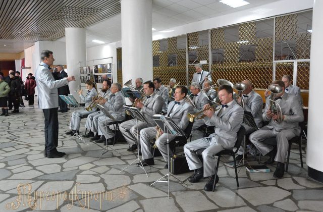Глядачі в залі Палацу культури