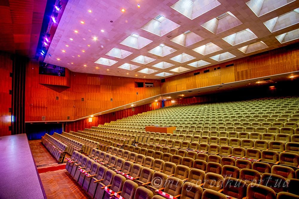 Глядацька зала Палацу культури