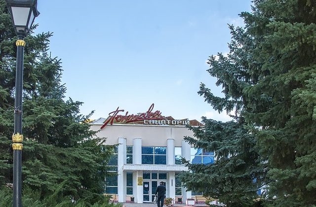 Доріжка біля корпусу