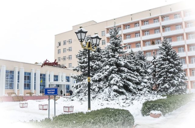 Корпус санаторію взимку