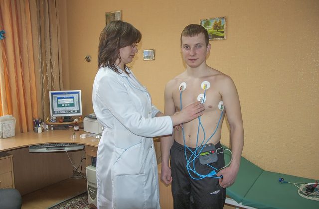 Зняття електрокардіограми