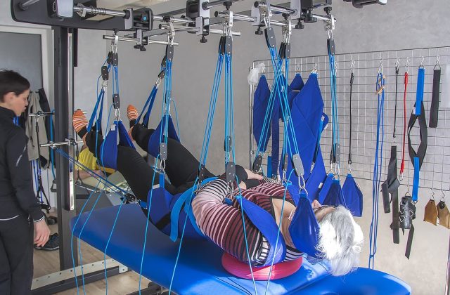 Заняття в підвісній системі реабілітації