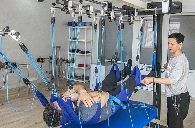 Заняття в підвісній системі реабілітації